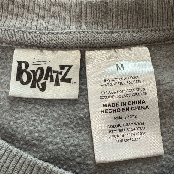 Vtg Y2K Bratz Junior's Graphic Gray Sweatshirt Class of 2001 - Picture 3 of 5